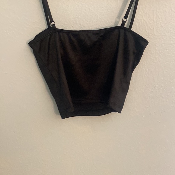 Black cropped tank top - Picture 2 of 3